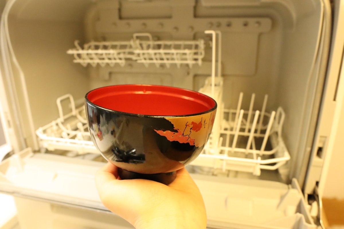 食洗機に入れられない漆の茶碗を手に持ったところ